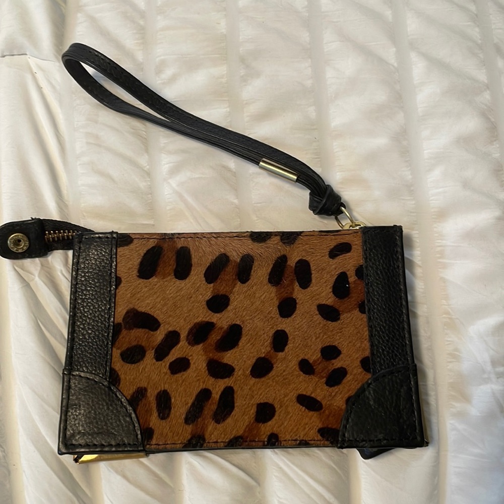 Leopard clutch